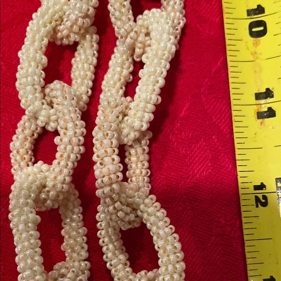 Elegant Cream Beaded Necklace with robe detail - Picture 11 of 13